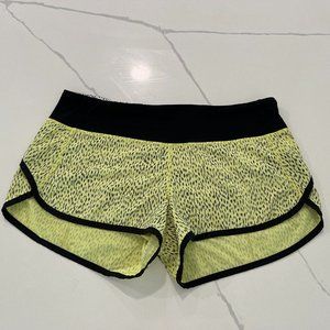 Lululemon 2.5" Speed Up lined shorts